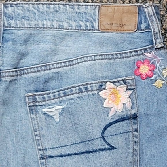 American Eagle Outfitters Floral Embroidered Denim Mini Skirt Size 8 - Picture 16 of 16